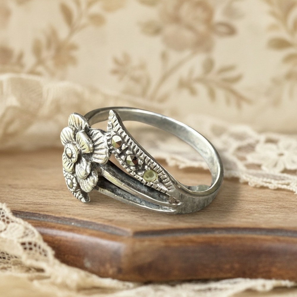 Floral Sterling Silver — Women’s Sterling-Style Bloom Ring - Picture 3 of 6